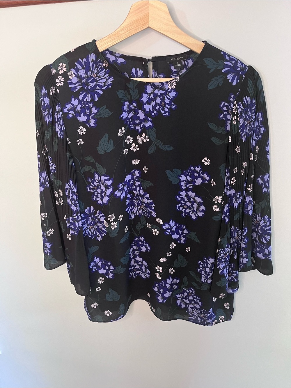 Ann‎ Taylor Factory Purple Floral Pleated Bell Sleeve Blouse Black Size S
